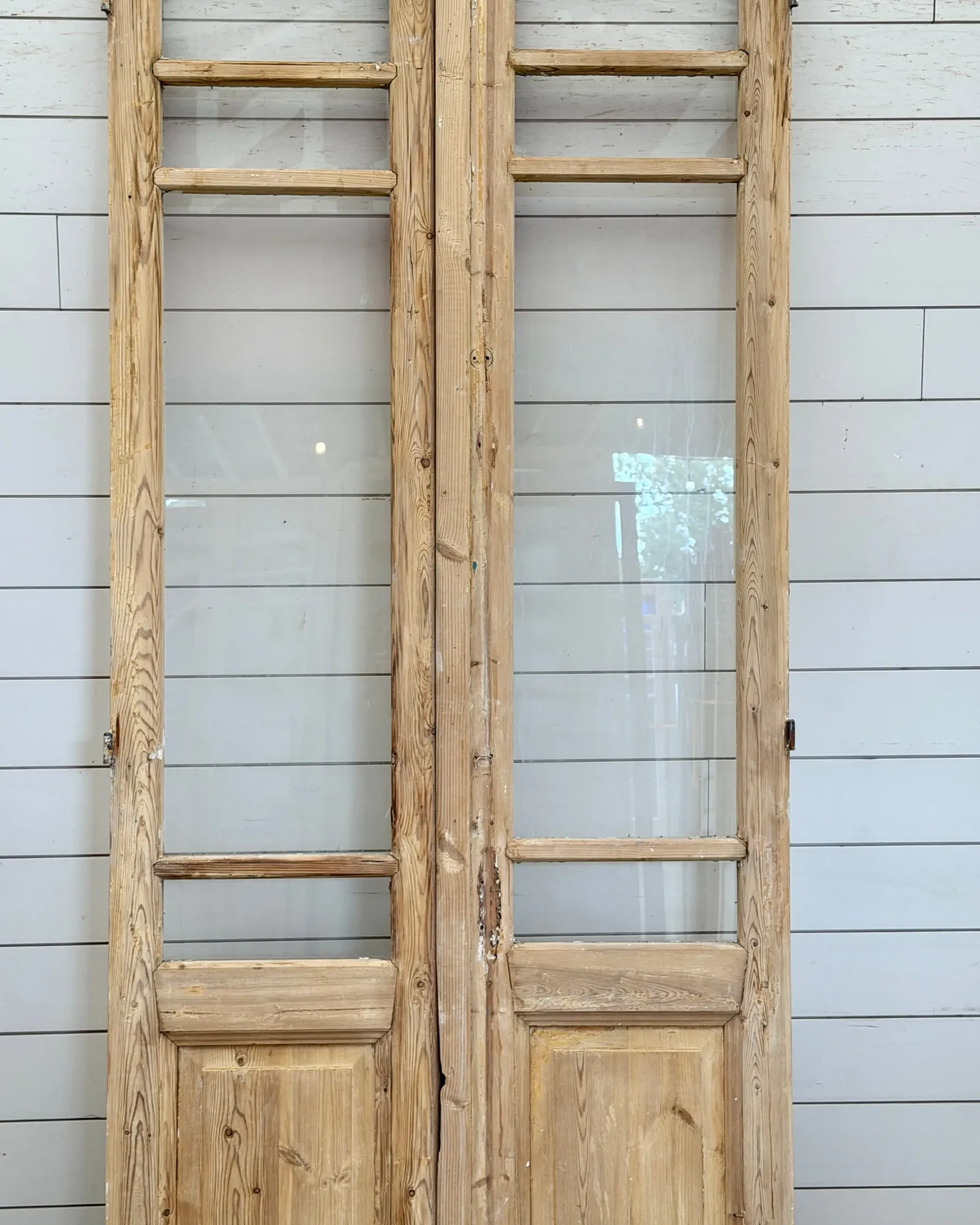 THE ISAAIS GLASS DOOR PAIR