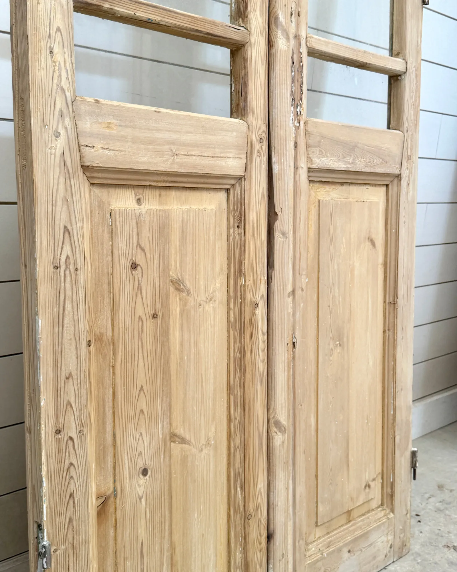 THE ISAAIS GLASS DOOR PAIR
