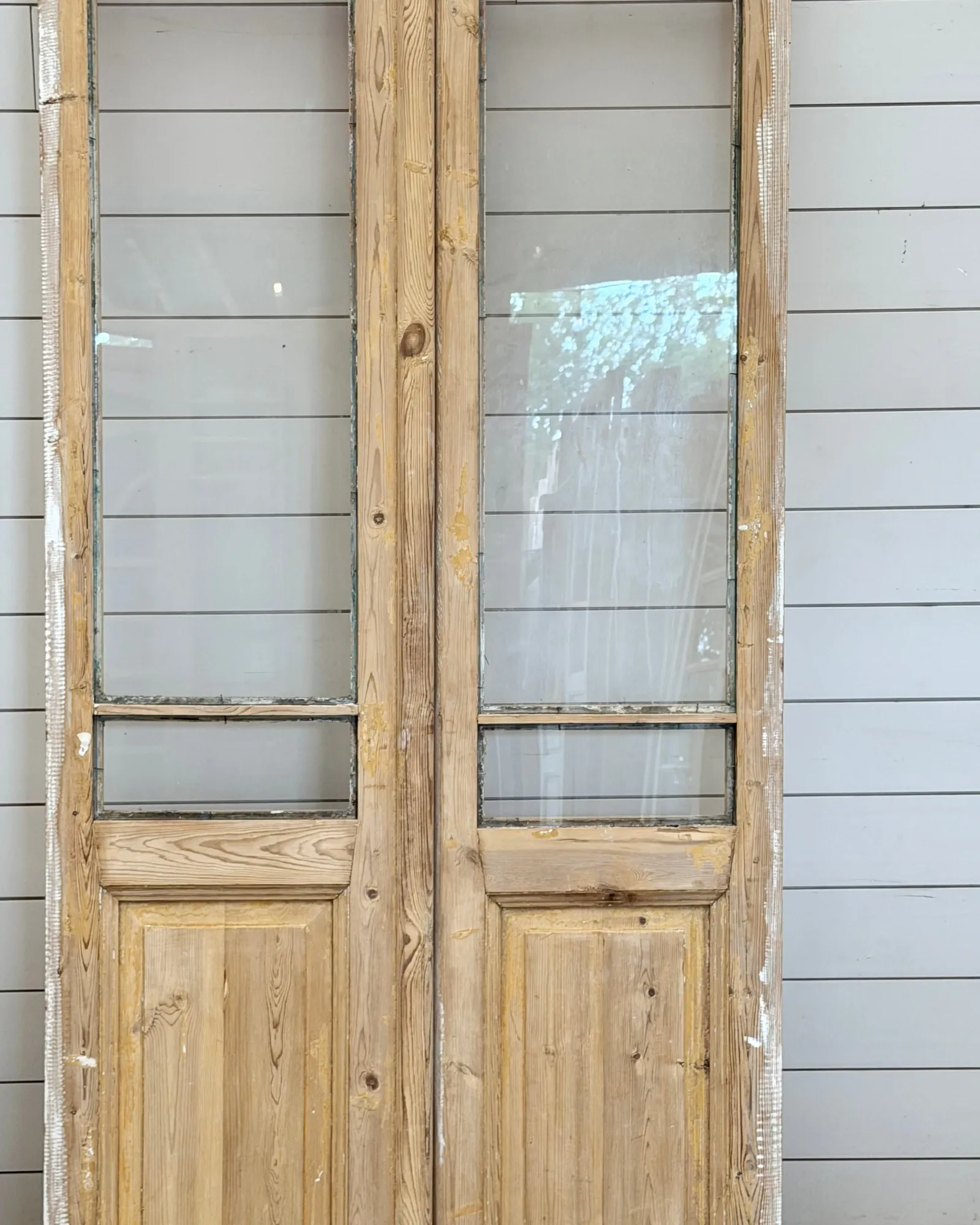 THE ISAAIS GLASS DOOR PAIR