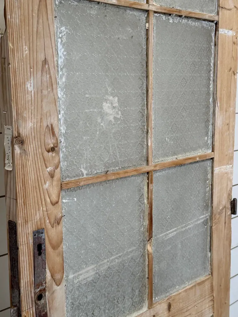 THE LIMON SINGLE DOOR WITH GLASS