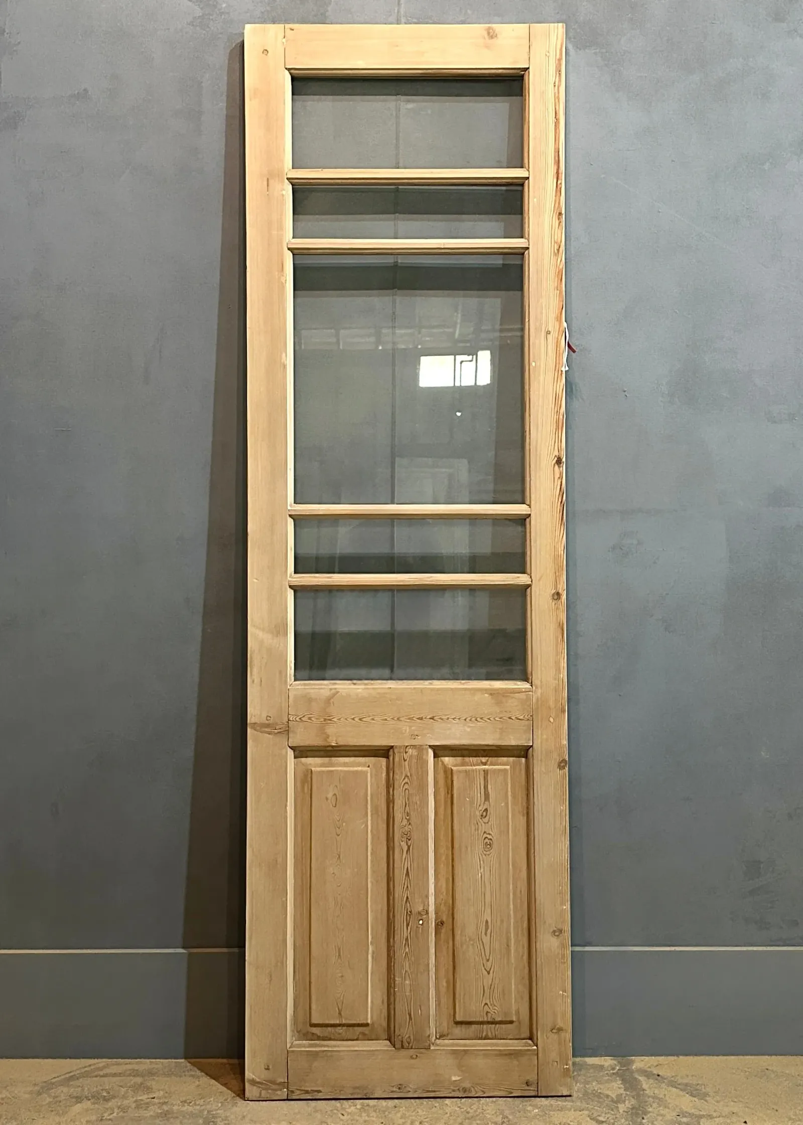 THE LIVELY SINGLE GLASS DOOR
