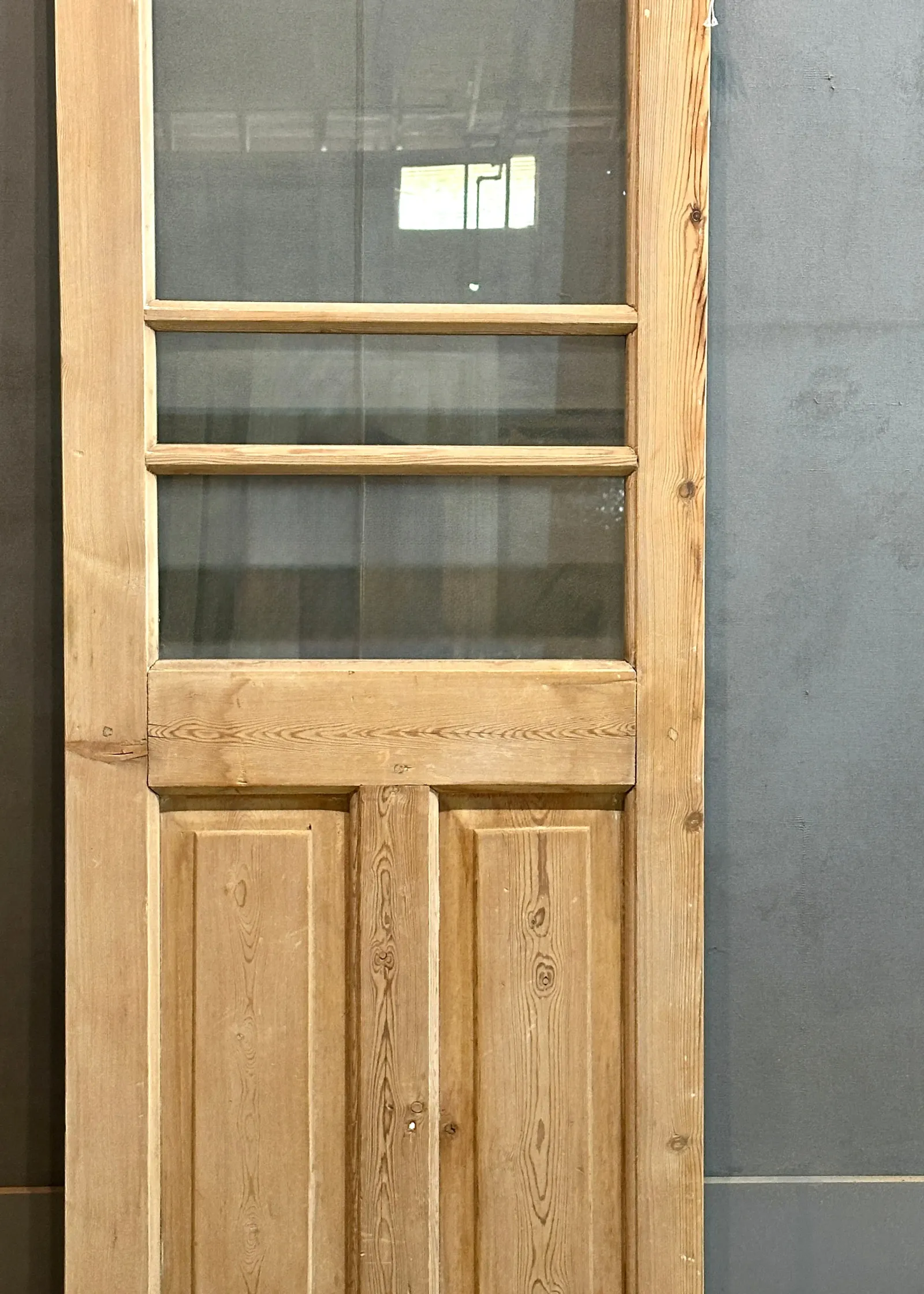 THE LIVELY SINGLE GLASS DOOR