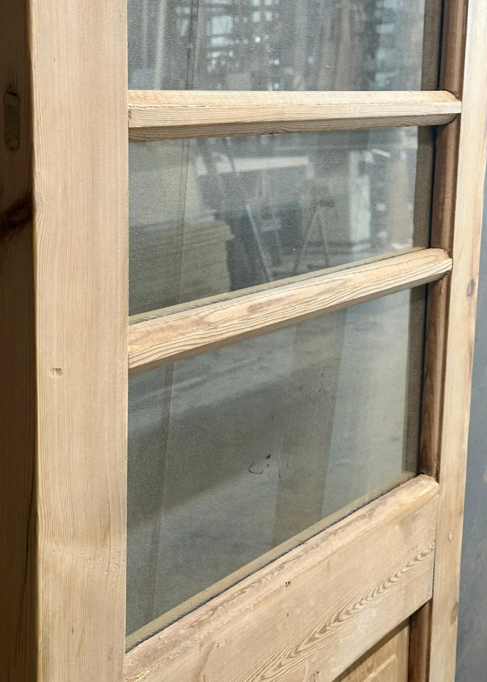 THE LIVELY SINGLE GLASS DOOR