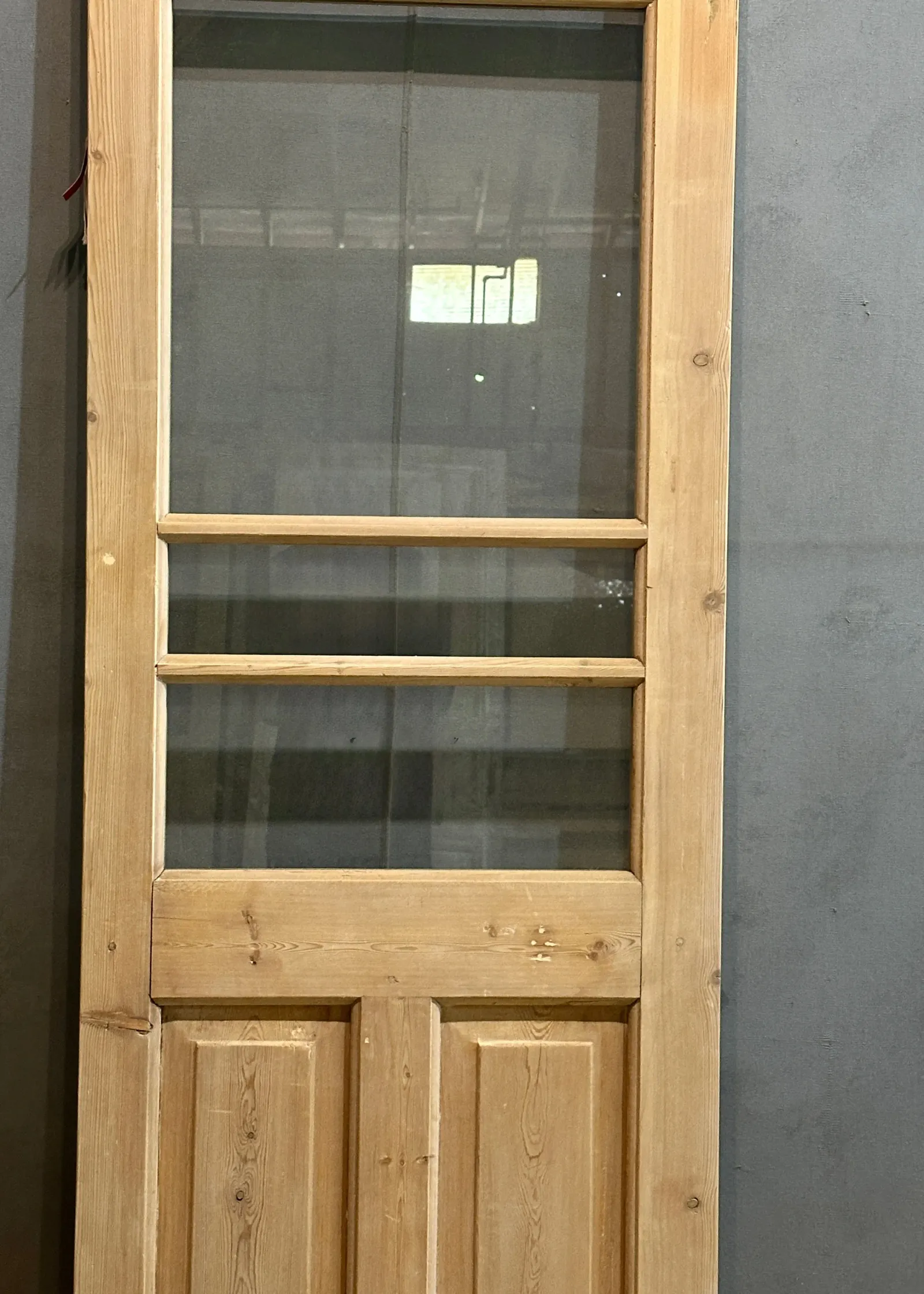 THE LIVELY SINGLE GLASS DOOR