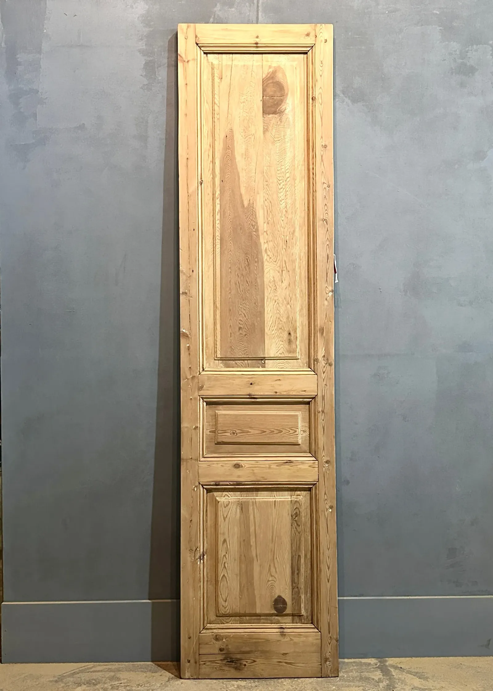 THE CARMENGO SINGLE SOLID DOOR