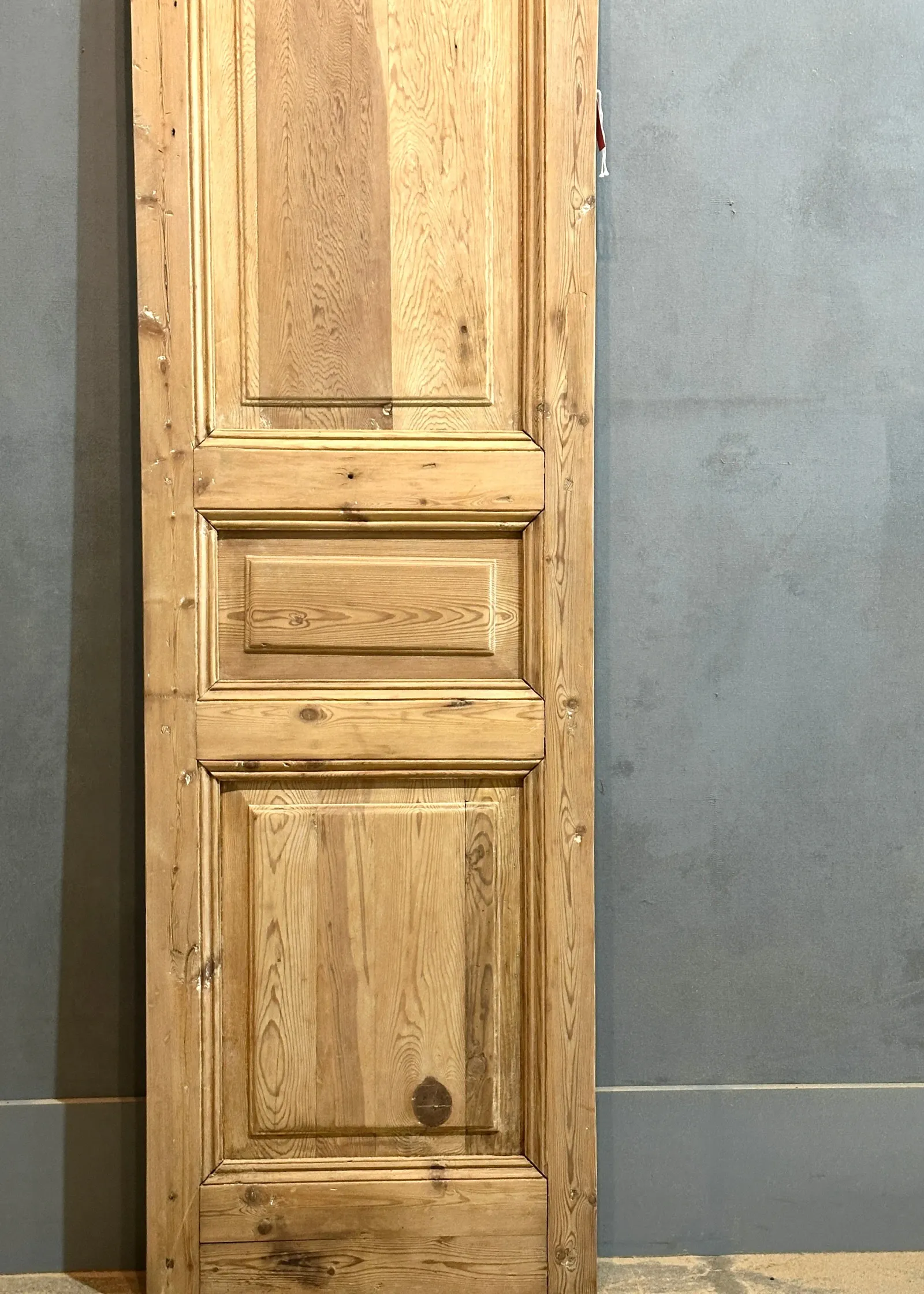 THE CARMENGO SINGLE SOLID DOOR