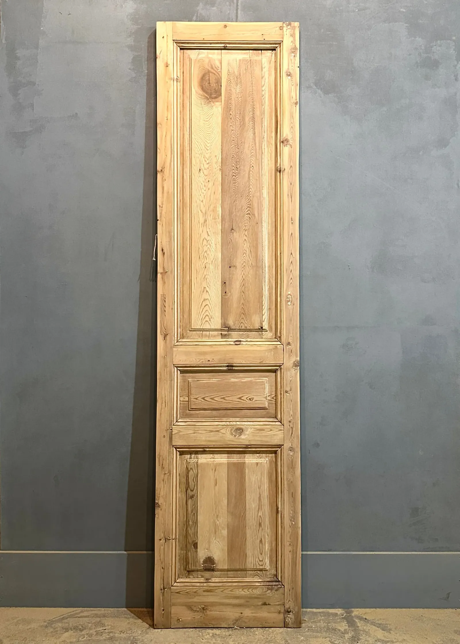 THE CARMENGO SINGLE SOLID DOOR