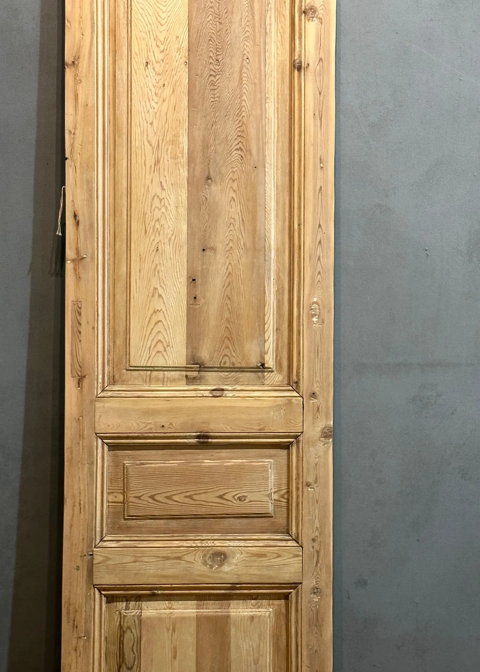 THE CARMENGO SINGLE SOLID DOOR