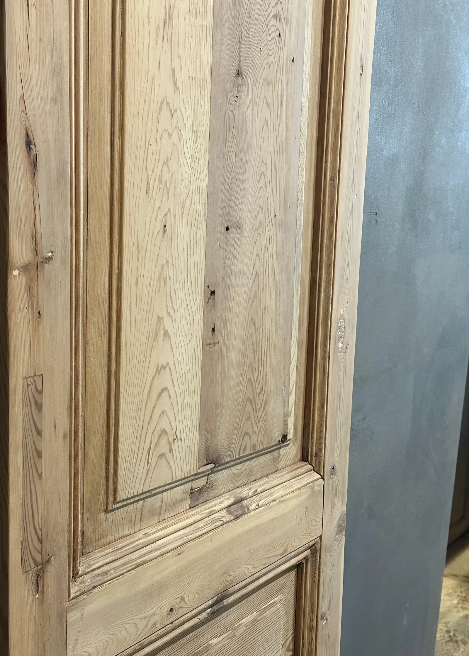THE CARMENGO SINGLE SOLID DOOR