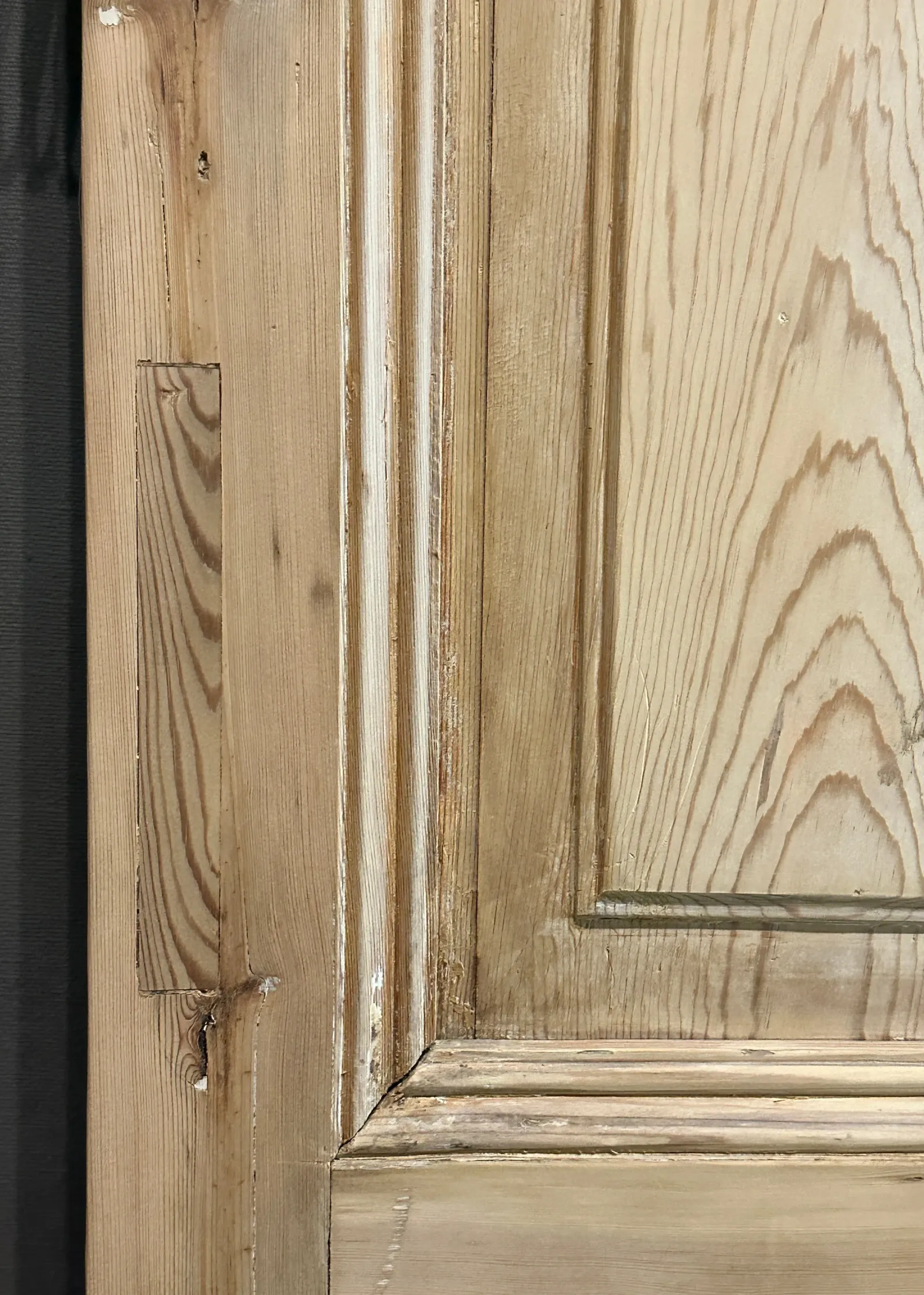 THE CARMENGO SINGLE SOLID DOOR