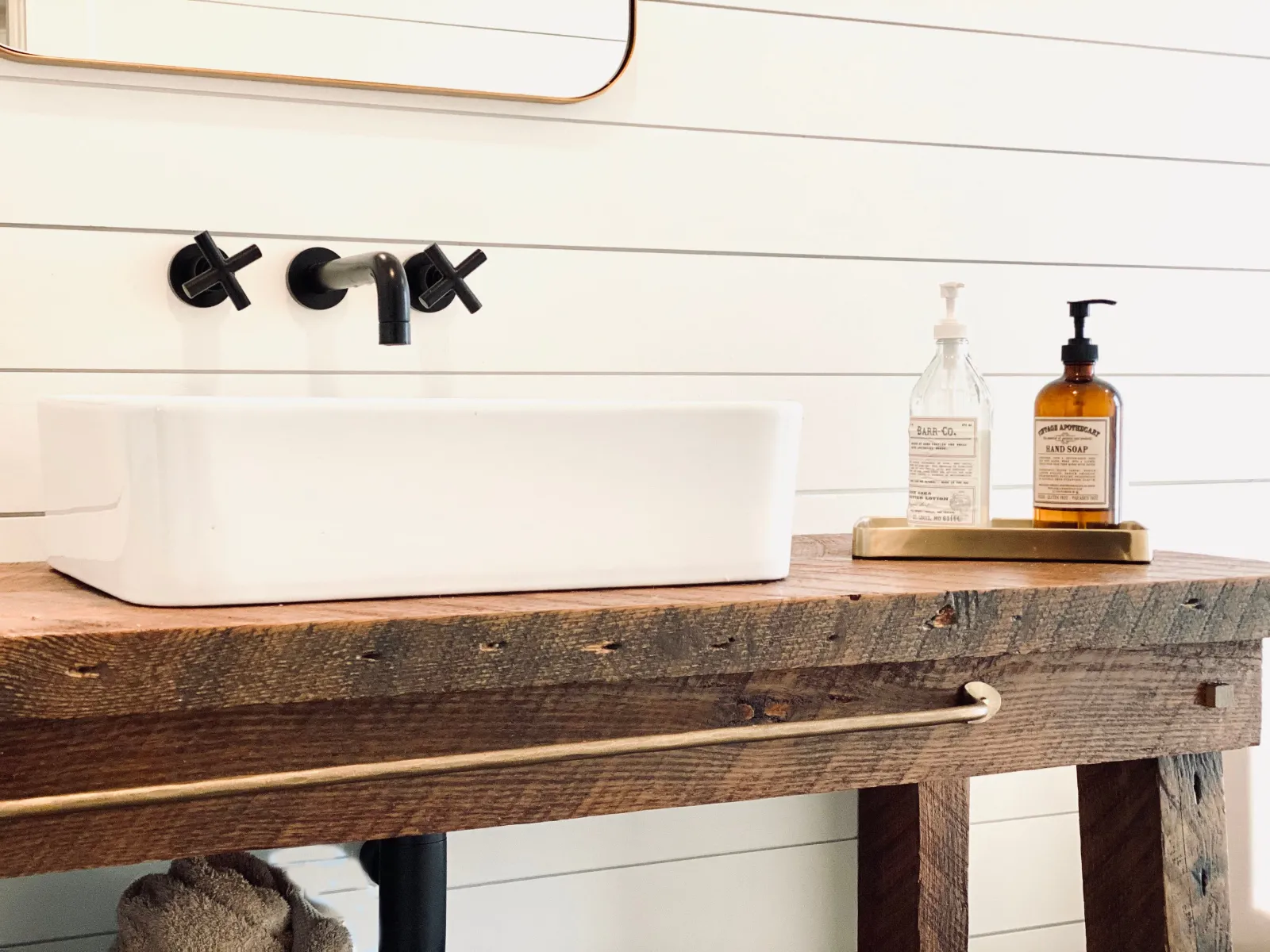 THE PARKER VANITY