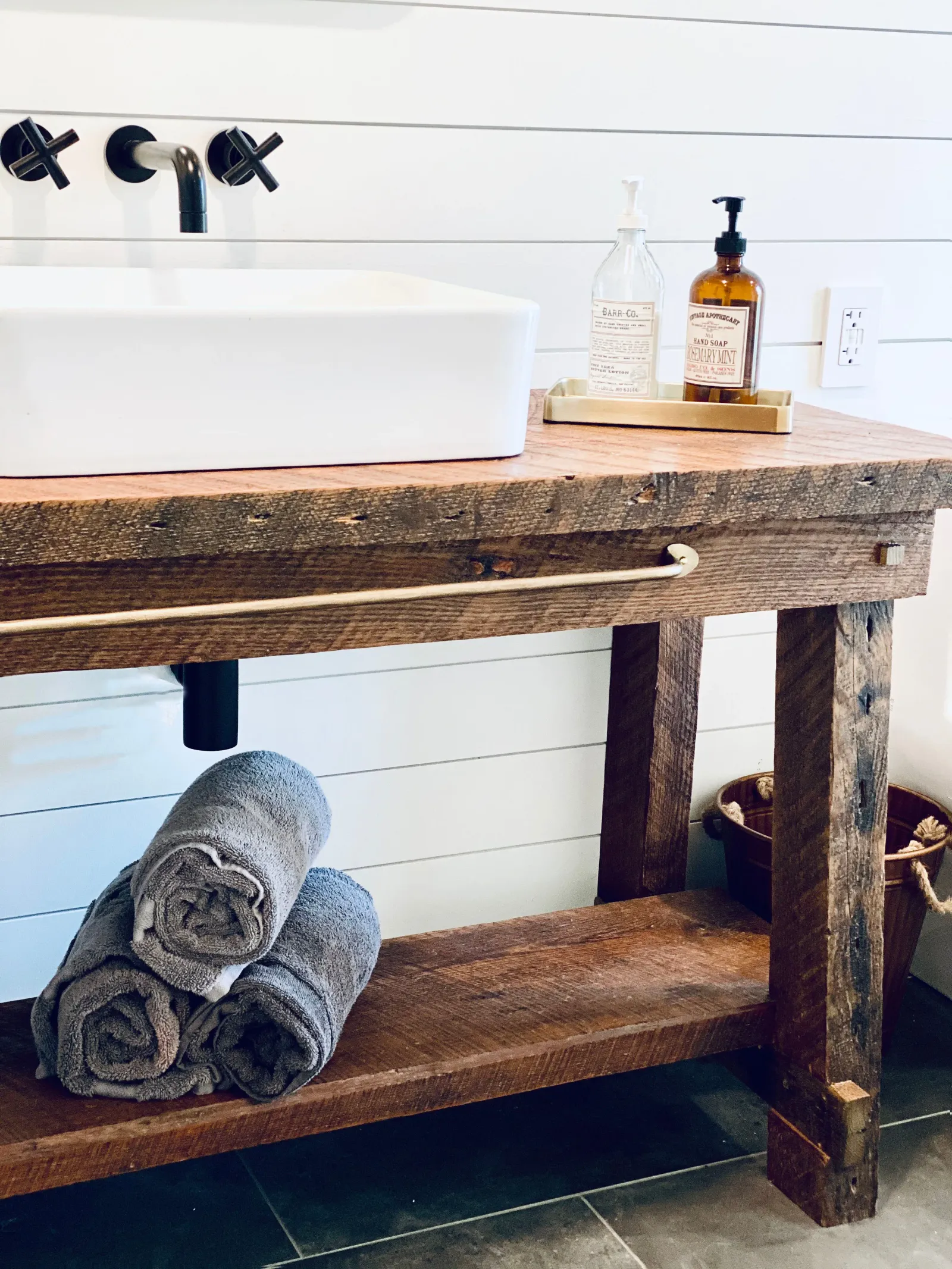THE PARKER VANITY