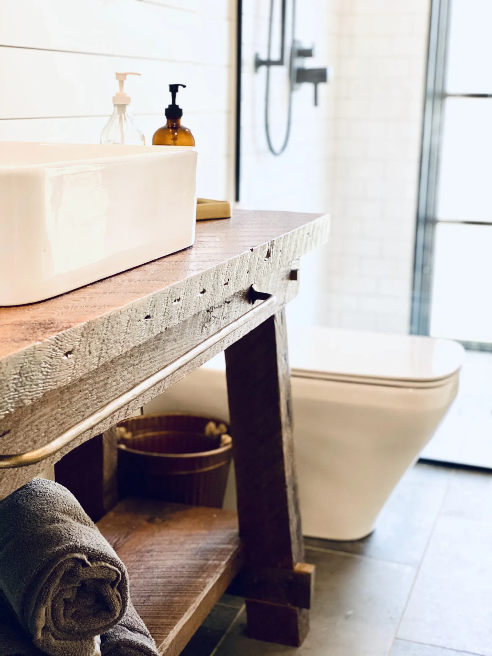 THE PARKER VANITY