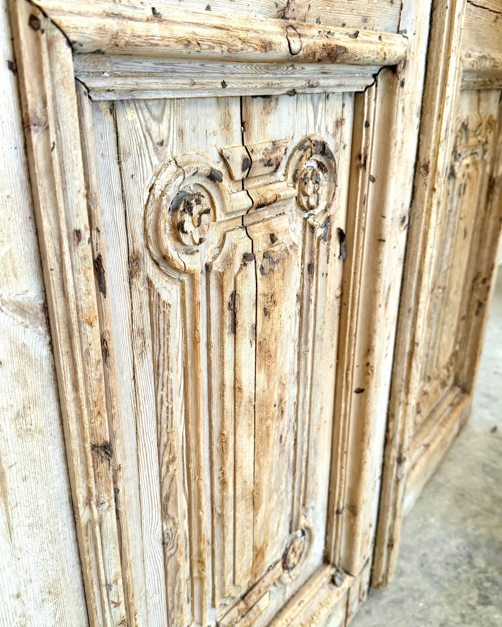 THE DORA SOLID DOOR PAIR