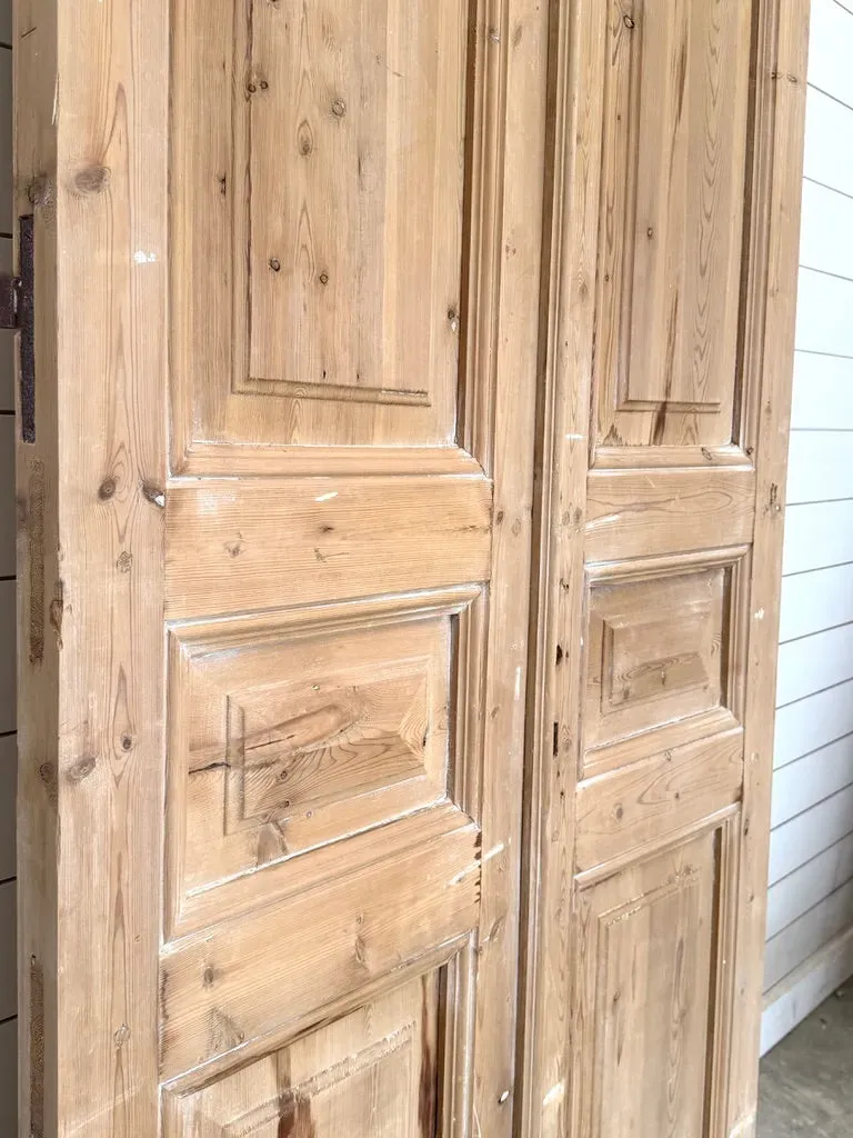 THE SEARCY SOLID DOOR PAIR