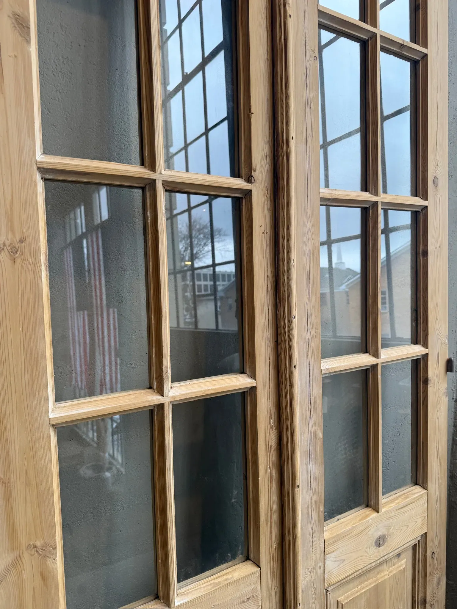 THE TELFER GLASS BARN DOOR