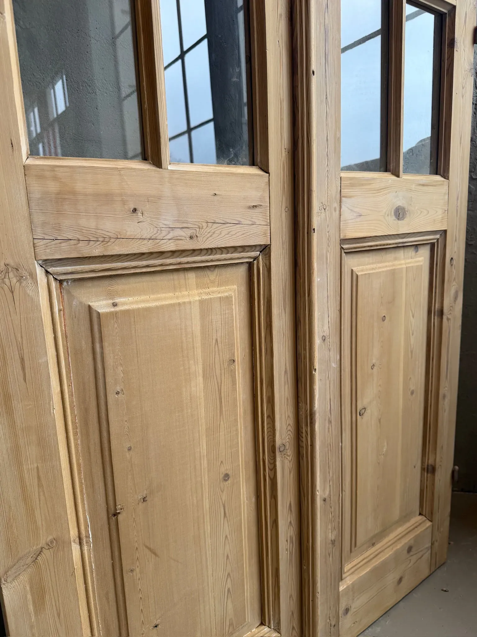 THE TELFER GLASS BARN DOOR