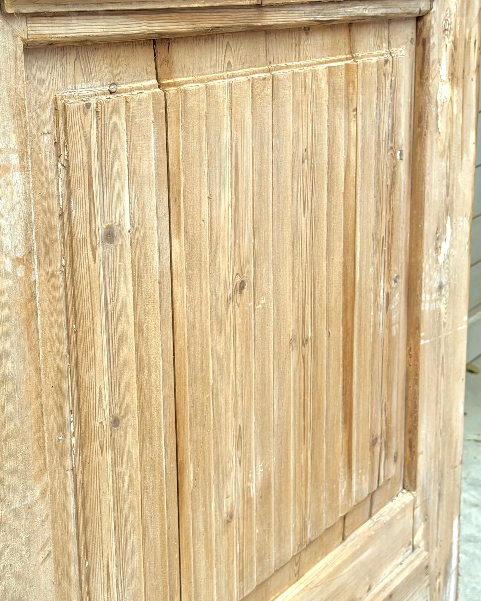 THE TRIUMPH SINGLE DOOR WITH GLASS