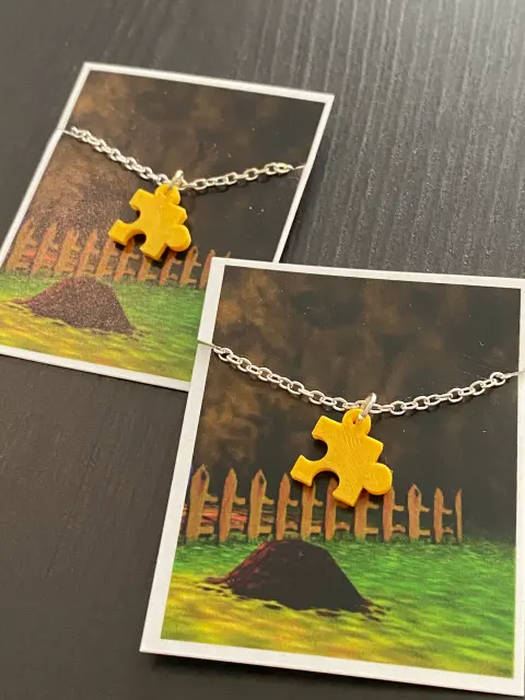 Banjo-Kazooie Jiggy Necklace - Thumbnail 4