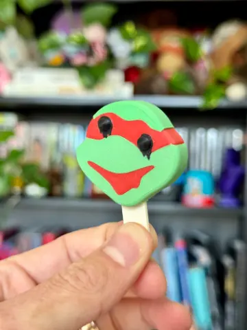 TMNT ’90s Ice Cream Keychain - Thumbnail 3