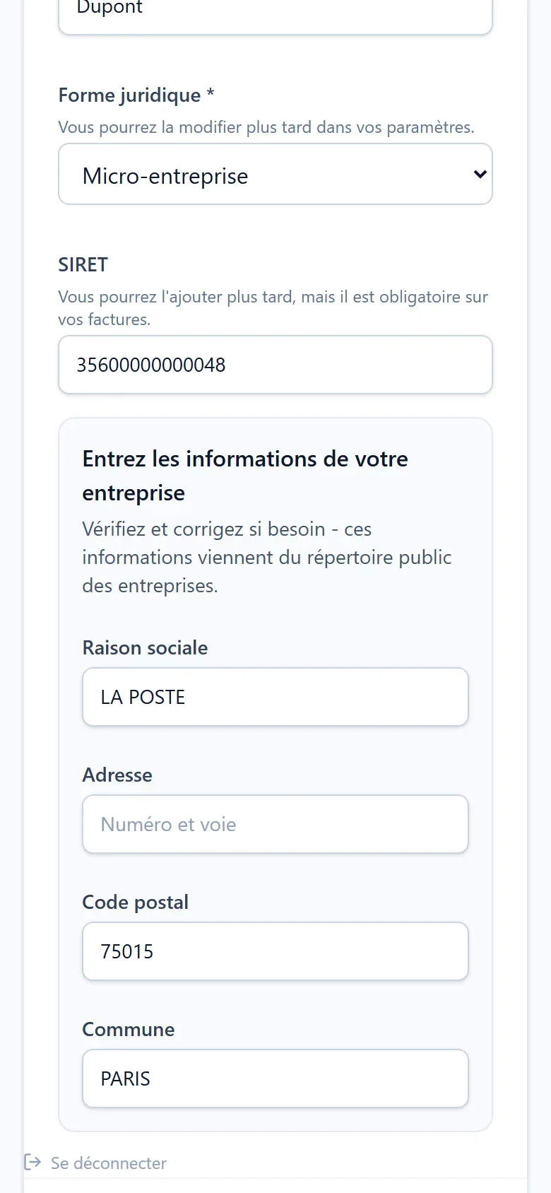 capture de l'écran d'inscription montrant les informations d'entreprise remplies automatiquement à partir du numéro SIRET.