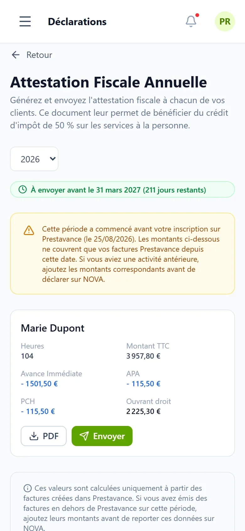 capture d'écran mobile de la page d'attestation fiscale annuelle, montrant pour chaque client particulier le nombre d'heures, le montant TTC, l'Avance Immédiate déduite et le montant ouvrant droit au crédit d'impôt, avec les boutons permettant de télécharger le PDF ou de l'envoyer par e-mail.