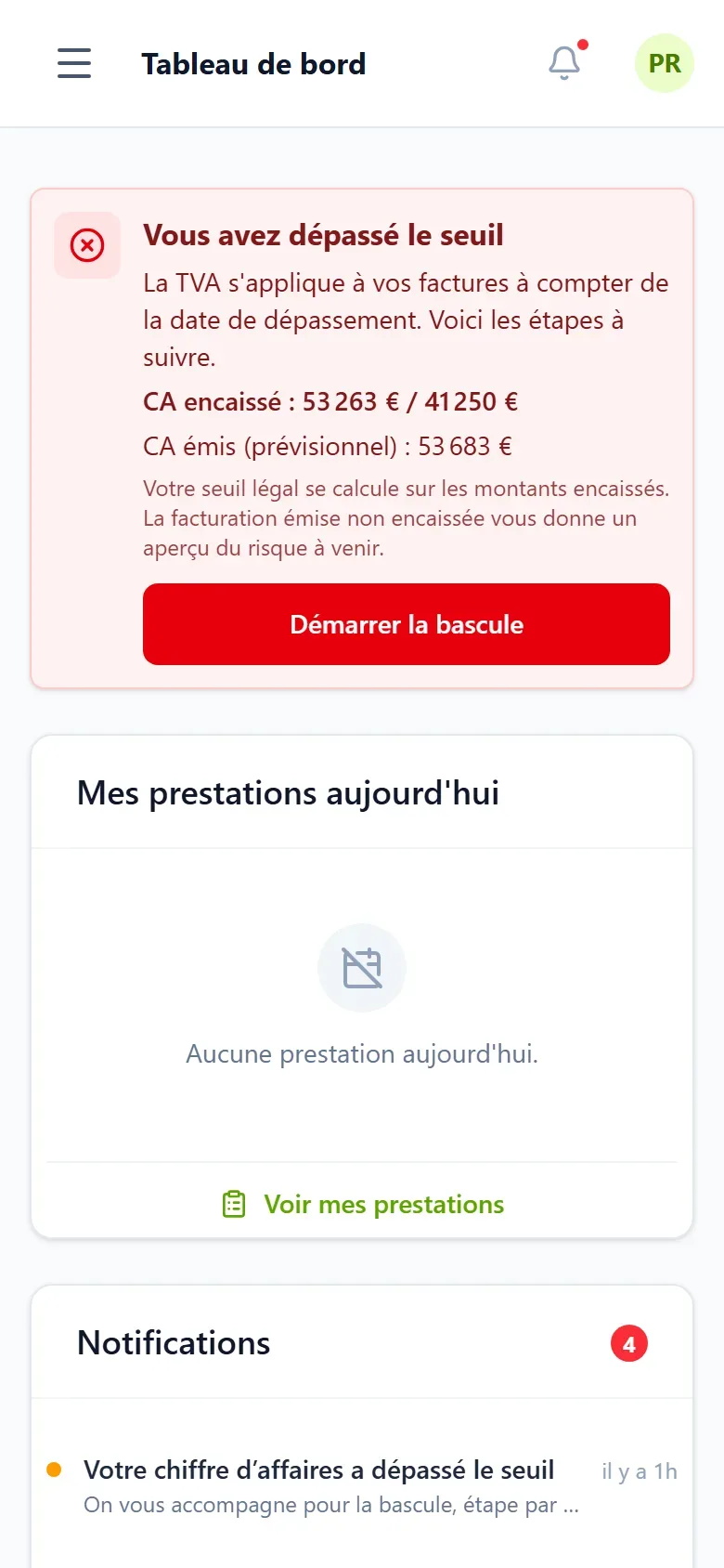 Bandeau du tableau de bord montrant le CA encaissé rapporté au plafond de 41 250 €, le CA émis prévisionnel et le message du palier atteint.