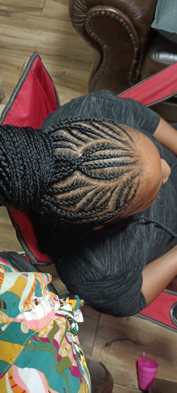 ZEE’S Hair