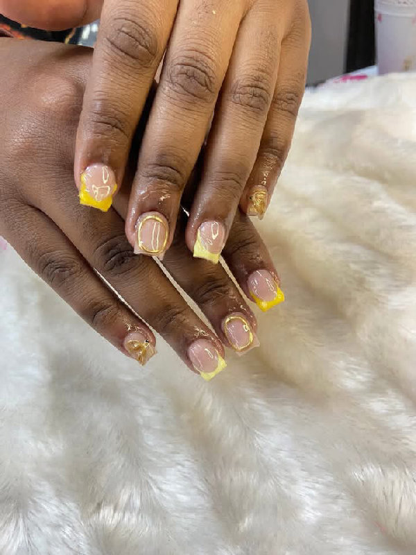 Ala’s hair and nails