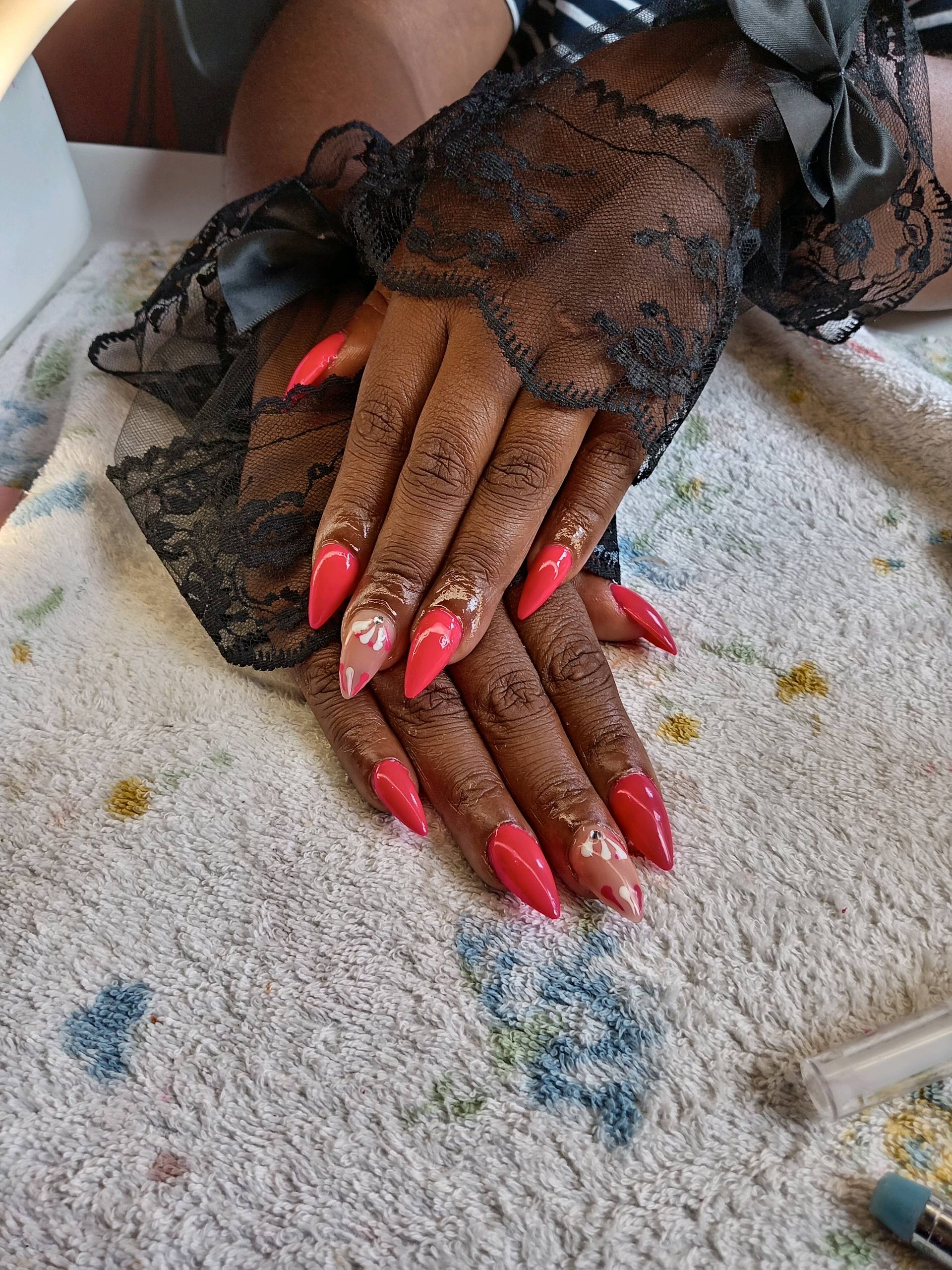 NB NAIL BAR