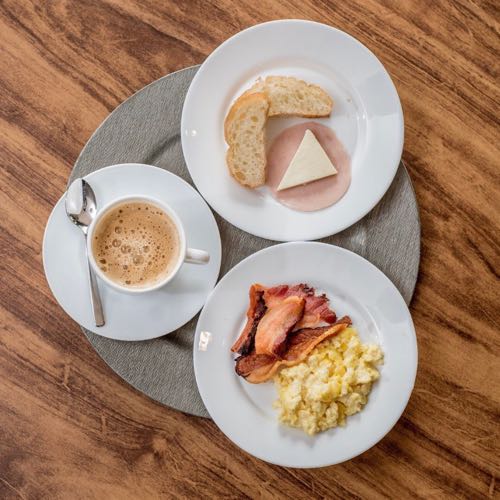 Baru Comfort Suítes (Café da manhã)