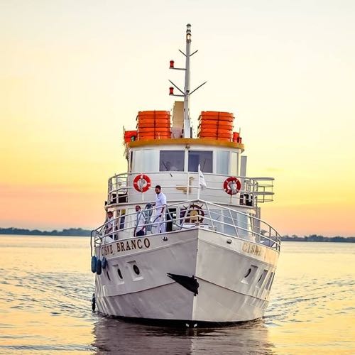 Barco Cisne Branco