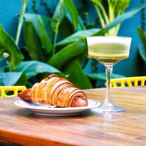 Petite Surprise | Patisserie e Boulangerie (Combo Salgado + Bebida)