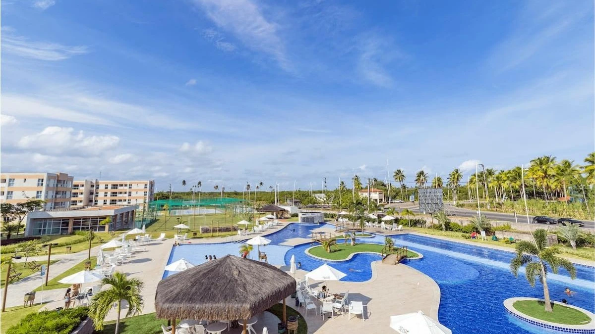 Apartamento (Muro Alto Condomínio Clube)