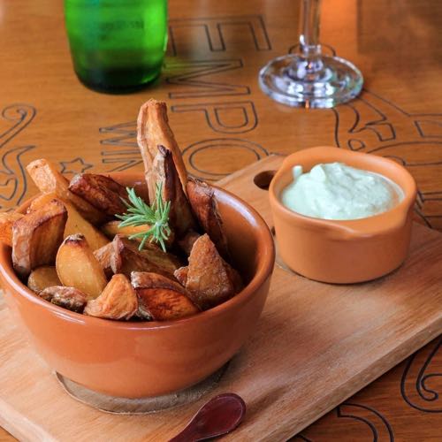 Empório 22 Wine & Bar (Salada e Porções)