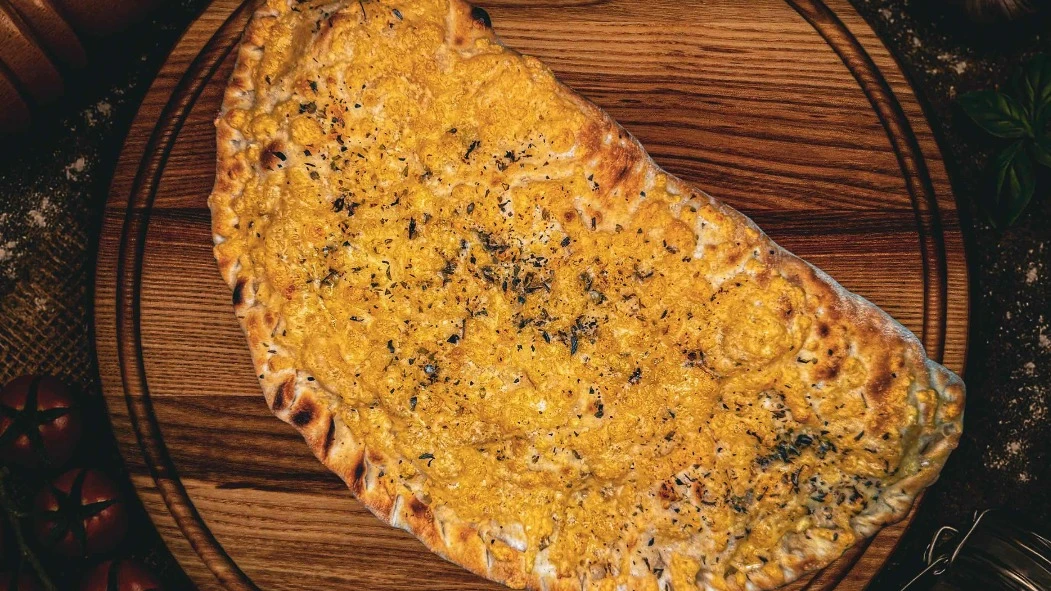 Donna Di Napoli  - Calzone (Delivery)