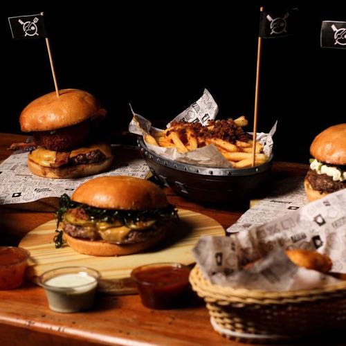 Jolly Roger Burger 