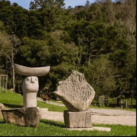 Parque De Esculturas Domadores de Pedra