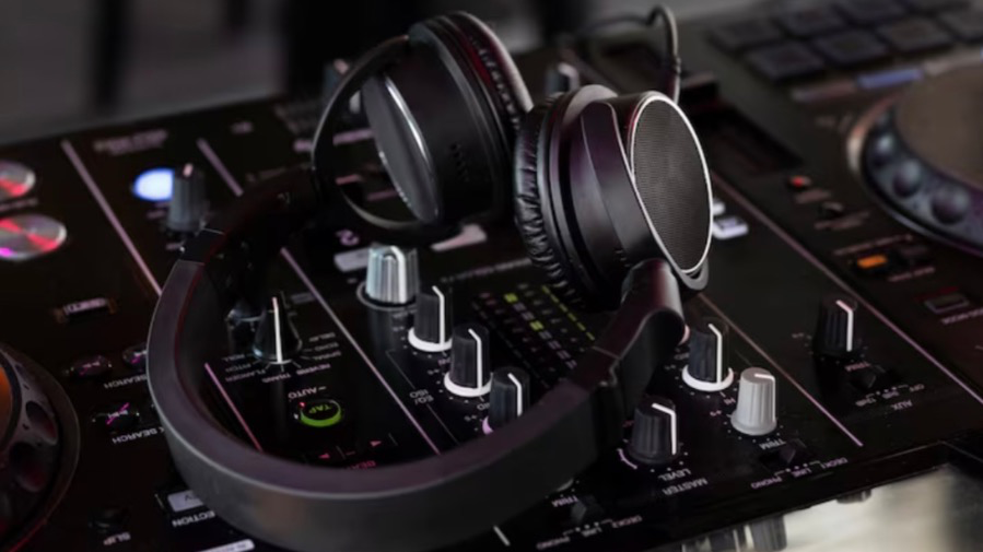 DJ Brian Dickson 