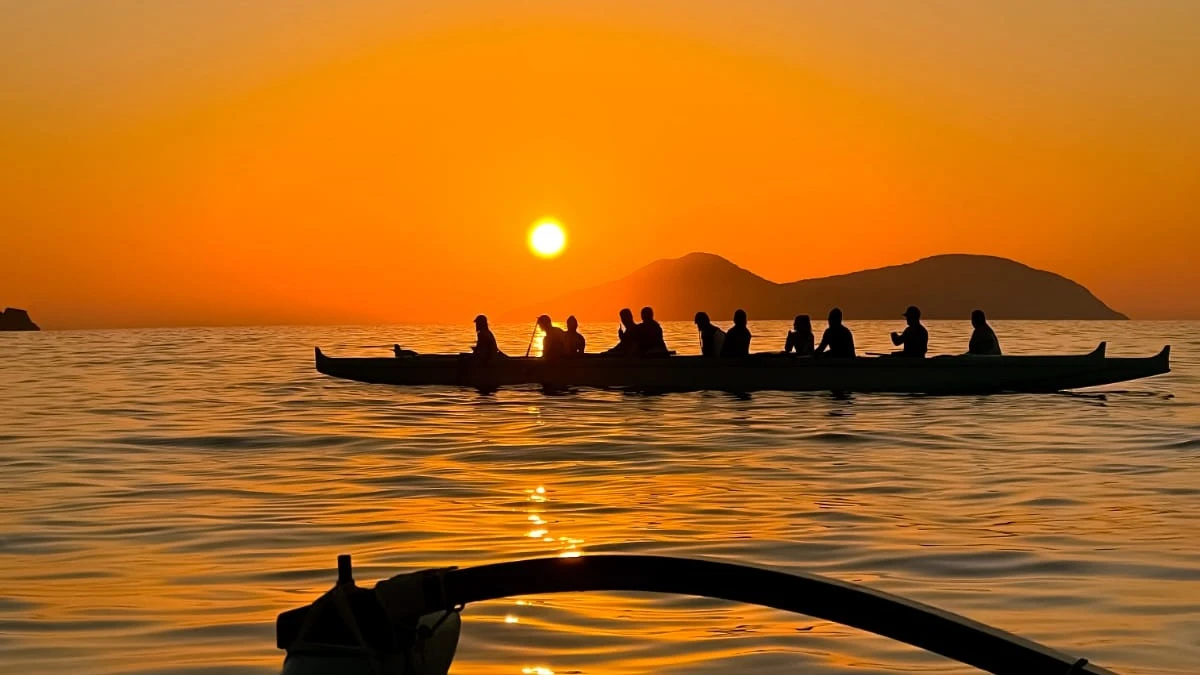 Lokomaikaii | Cabo Frio (Remada Pôr  do Sol)