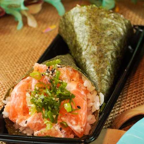Wave Poke & Sushi (Temaki) 