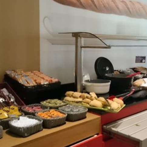 Café da Manhã  - Ibis Hotel