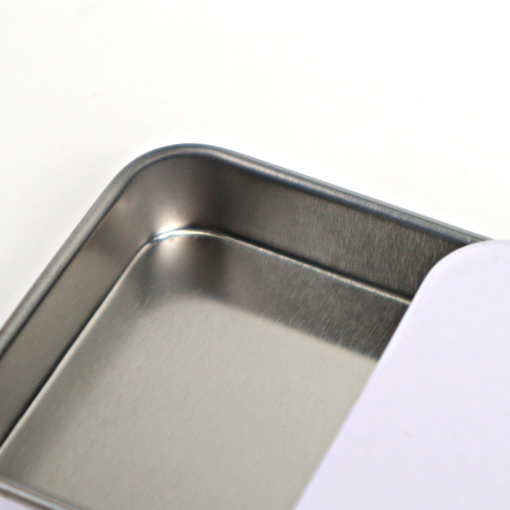  Custom metal cigar tin box with a sliding lid, sleek and durable design.