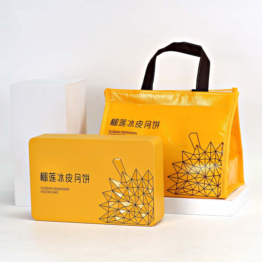 Premium rectangular moon cake gift box with a beautifully designed packing bag for luxurious gifting.