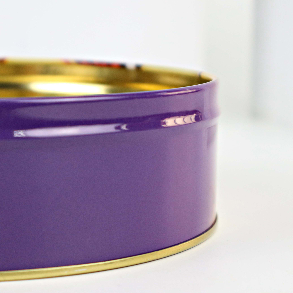 Round gift packaging for treats