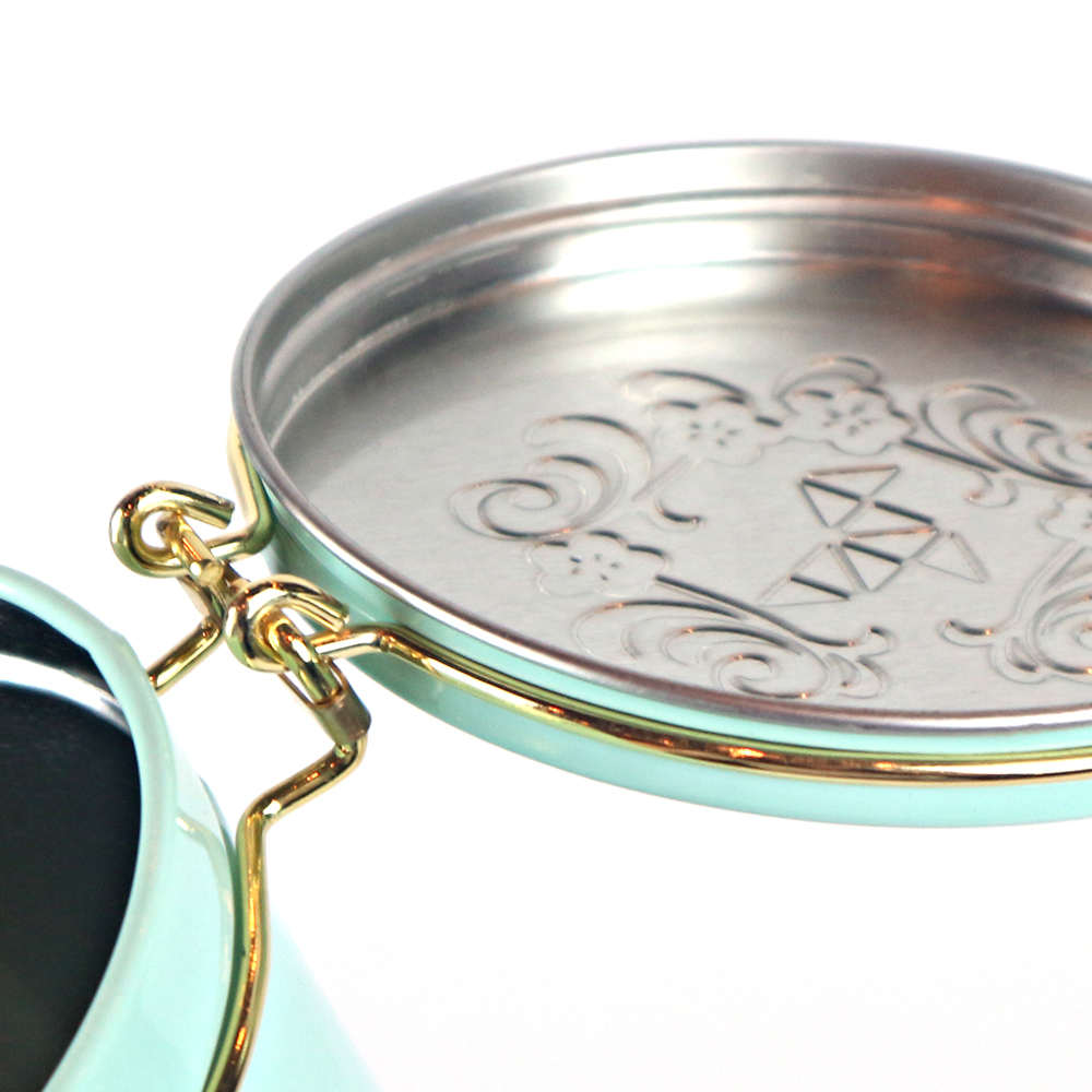 Coffee canister with latch closure