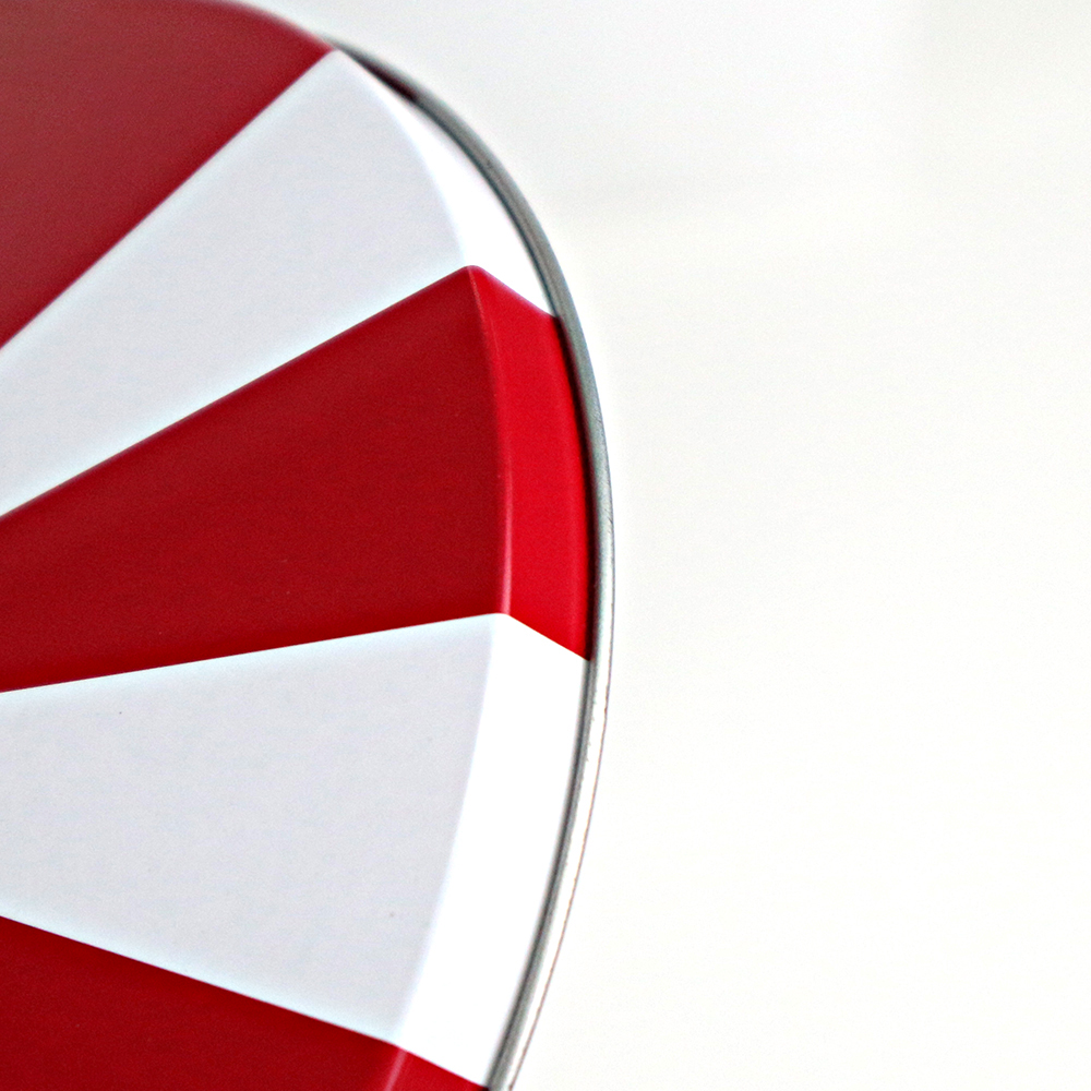 Round tins with airtight slip lids