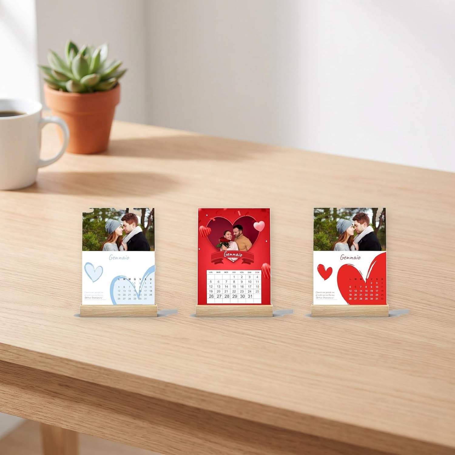 Calendario da tavolo 2027 base in legno 95x150, tema cuore — 2
