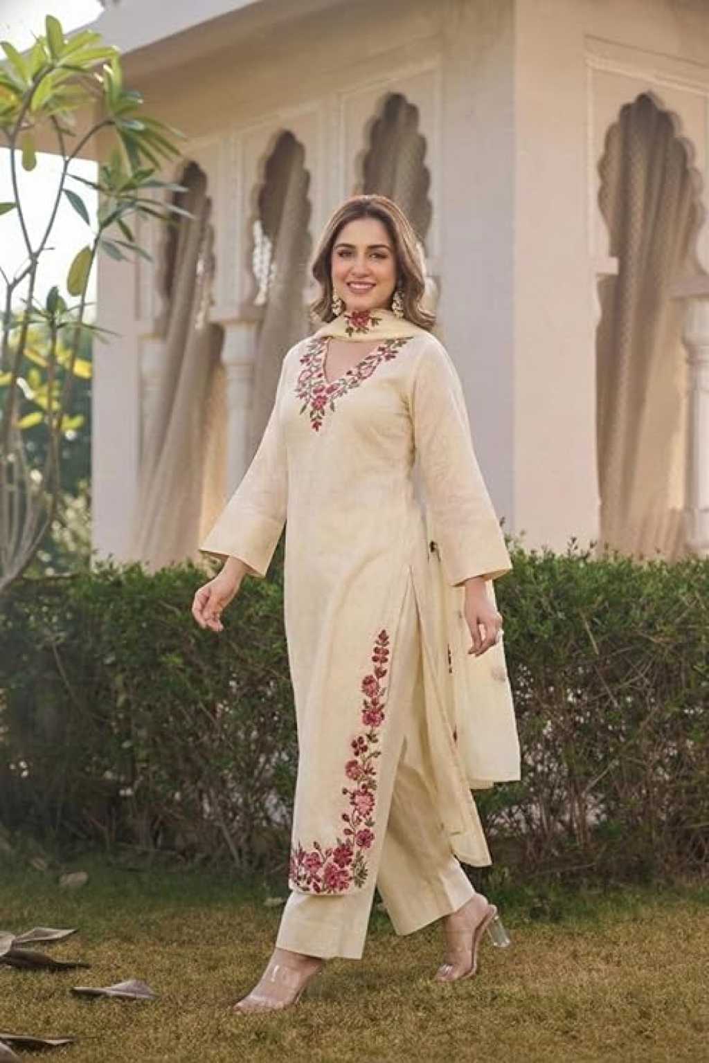 ANNI DESIGNER Women’s Cream Embroidered Ethnic Kur