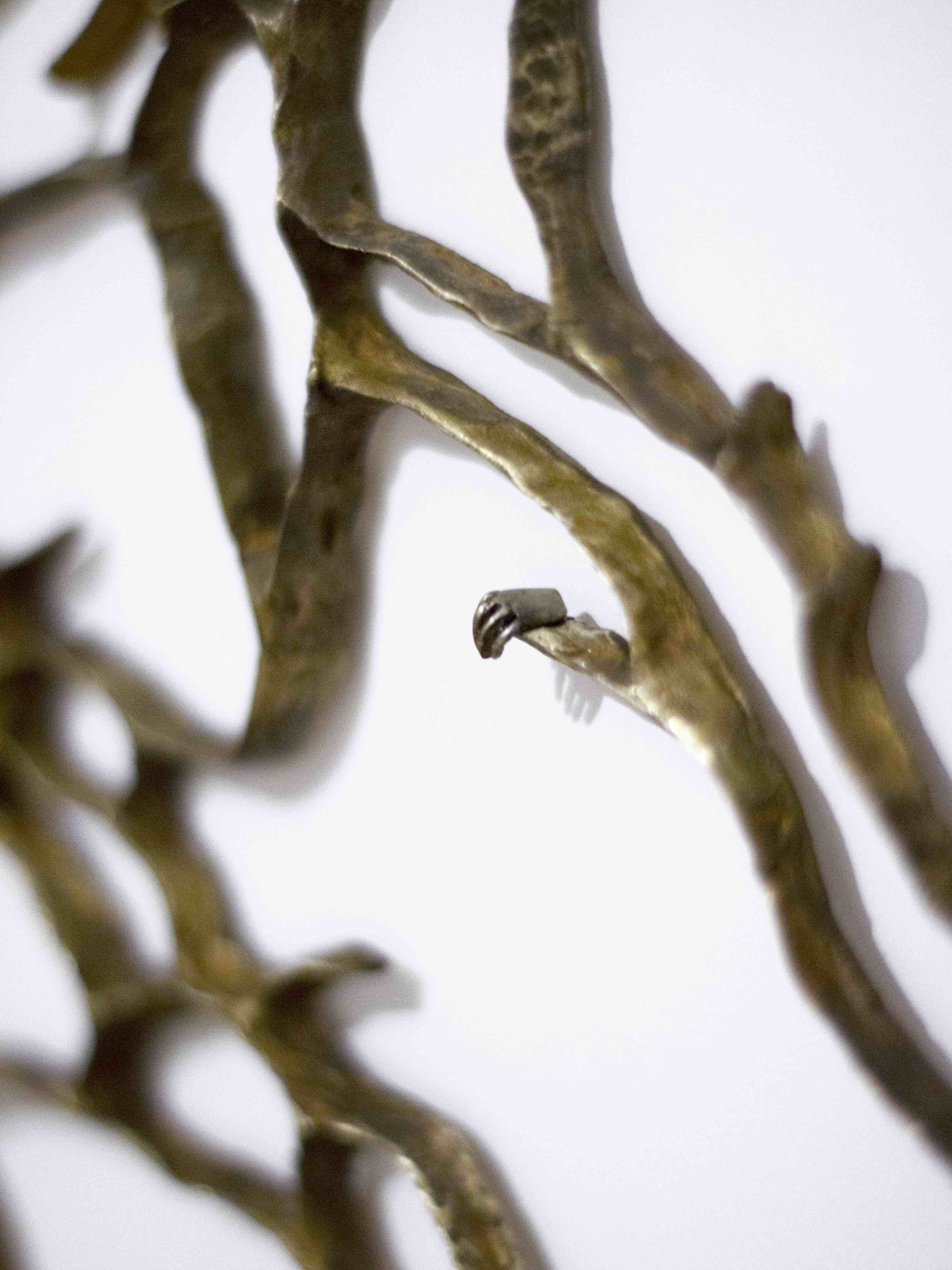 ASMA, Vitral (detalle), 2019.
Vaciado en bronce, esmeralda en bruto
Cortesía de los artistas